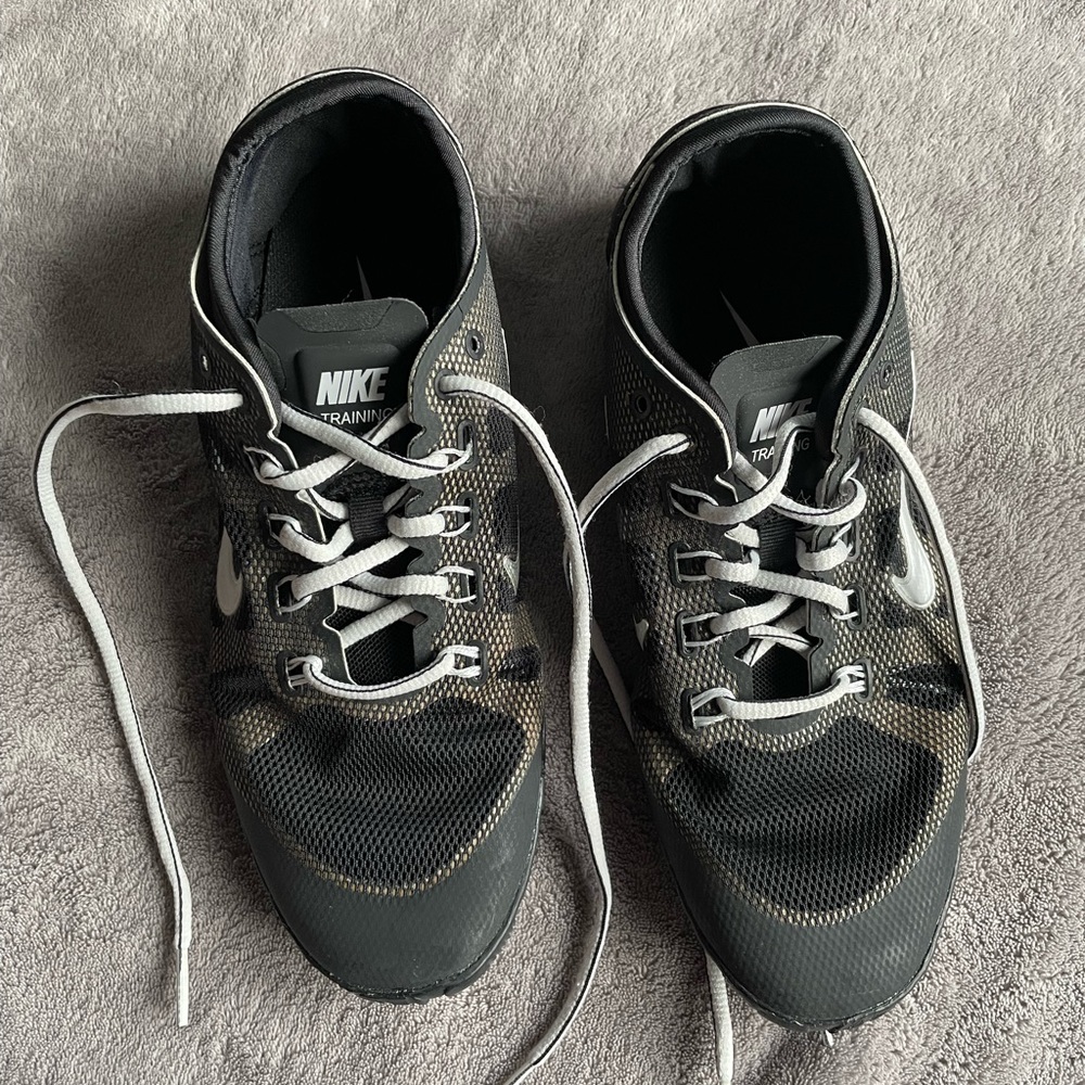 Nike Training Minimalist Sneaker NIB womens 7.5